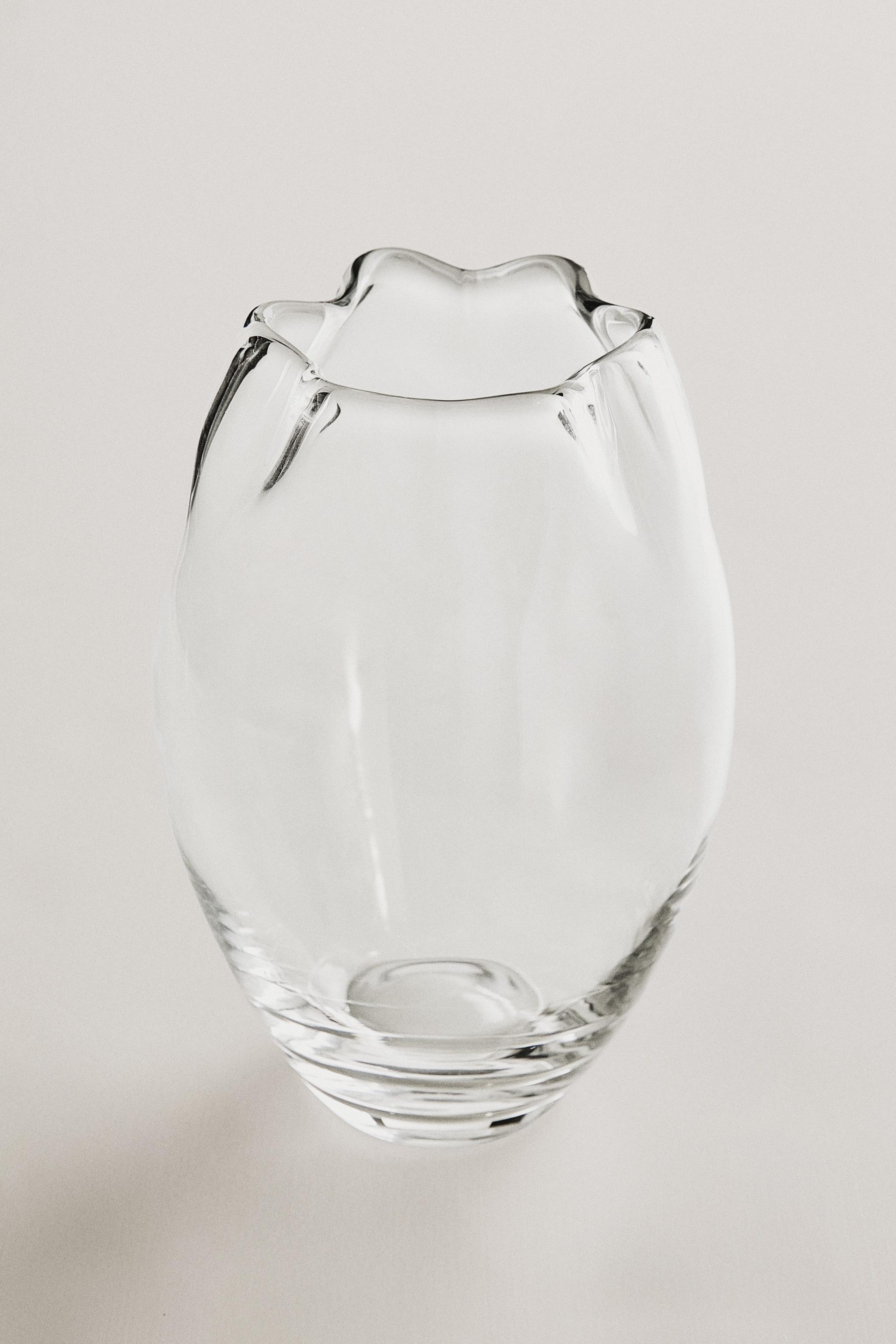 WAVY VASE